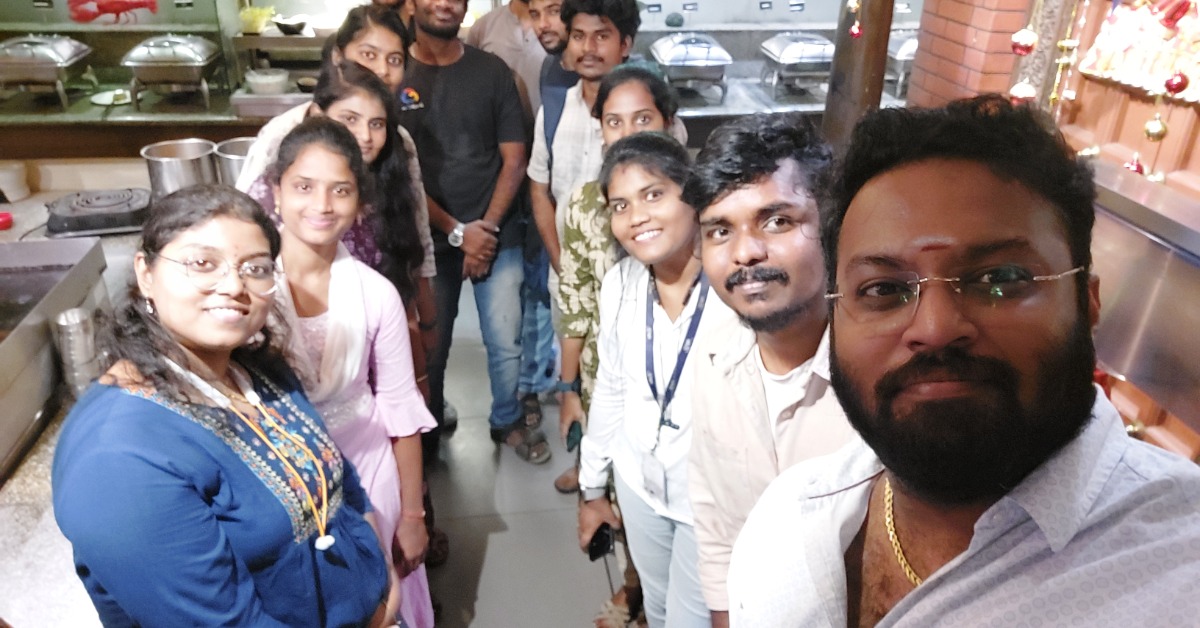 A simple team lunch at Coal BBQ, filled with conversations, laughter, and gratitude. No deadlines. No agendas. Just people who walked the year together.